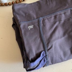 XL Fabletics legging capris with pockets, purple/grey color